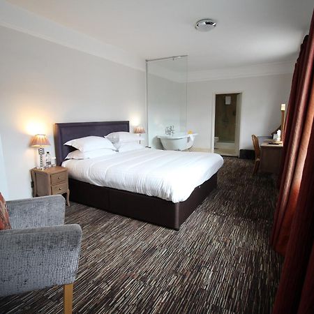 גרייט דנמאו The Saracens Head Hotel מראה חיצוני תמונה