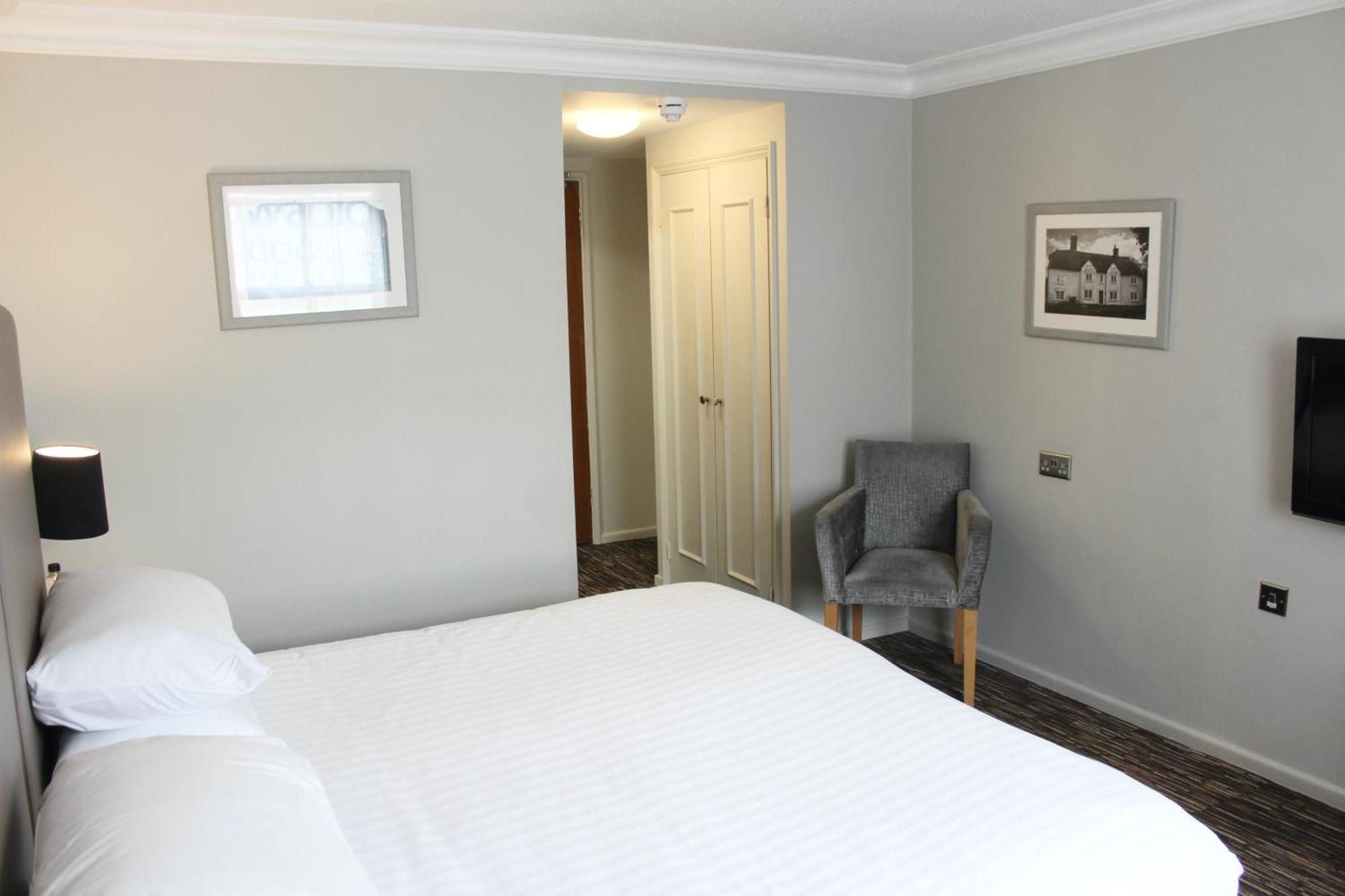 גרייט דנמאו The Saracens Head Hotel מראה חיצוני תמונה
