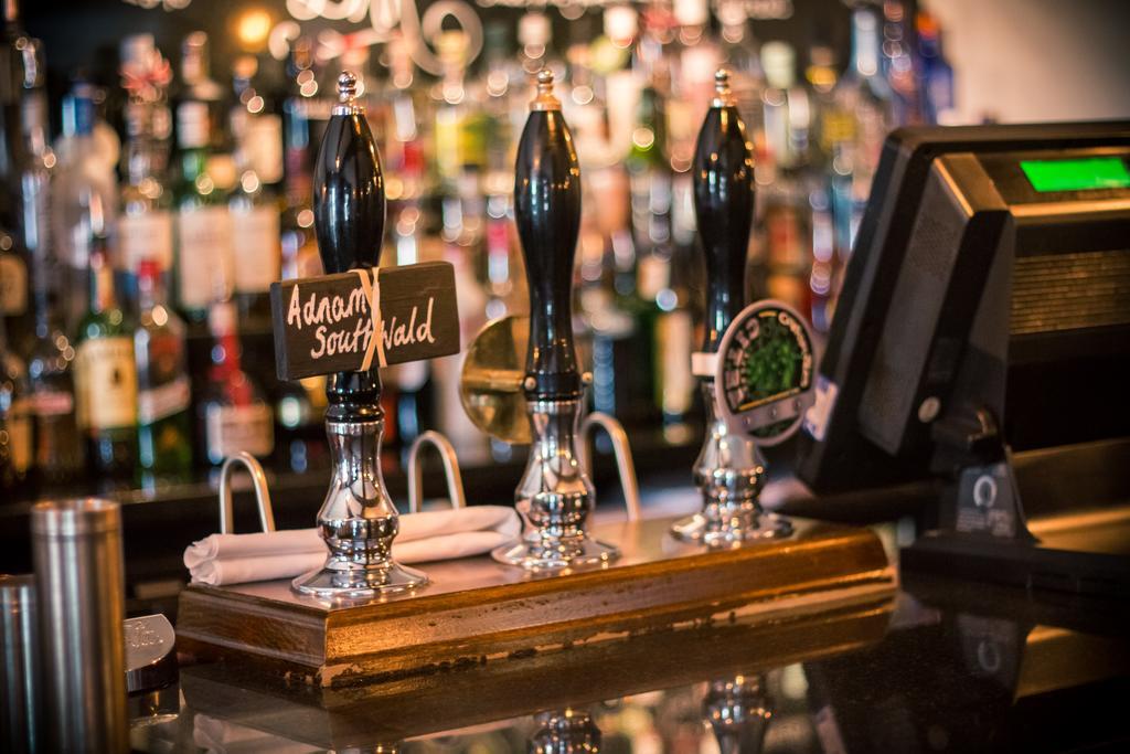 גרייט דנמאו The Saracens Head Hotel מראה חיצוני תמונה