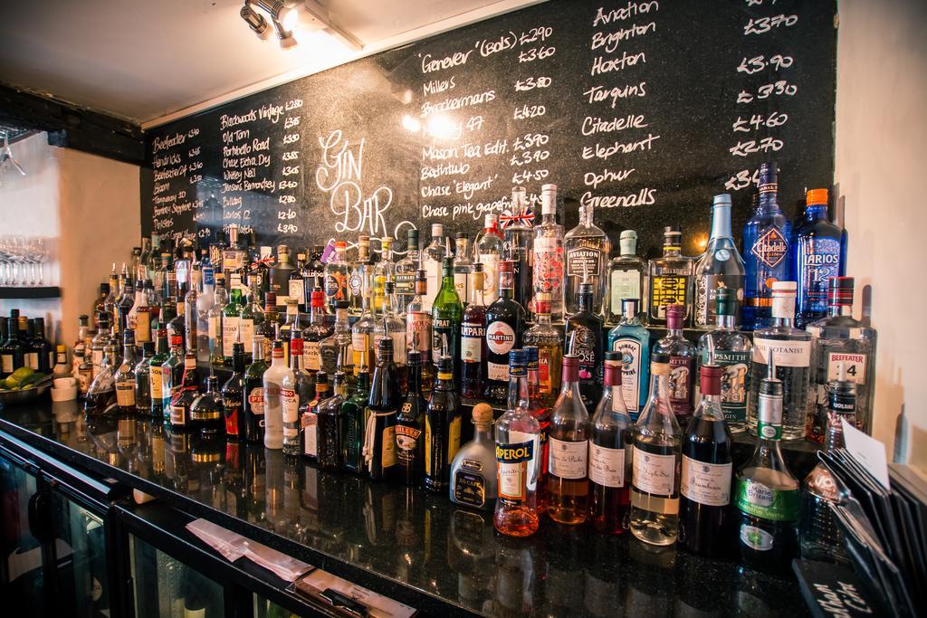 גרייט דנמאו The Saracens Head Hotel מראה חיצוני תמונה