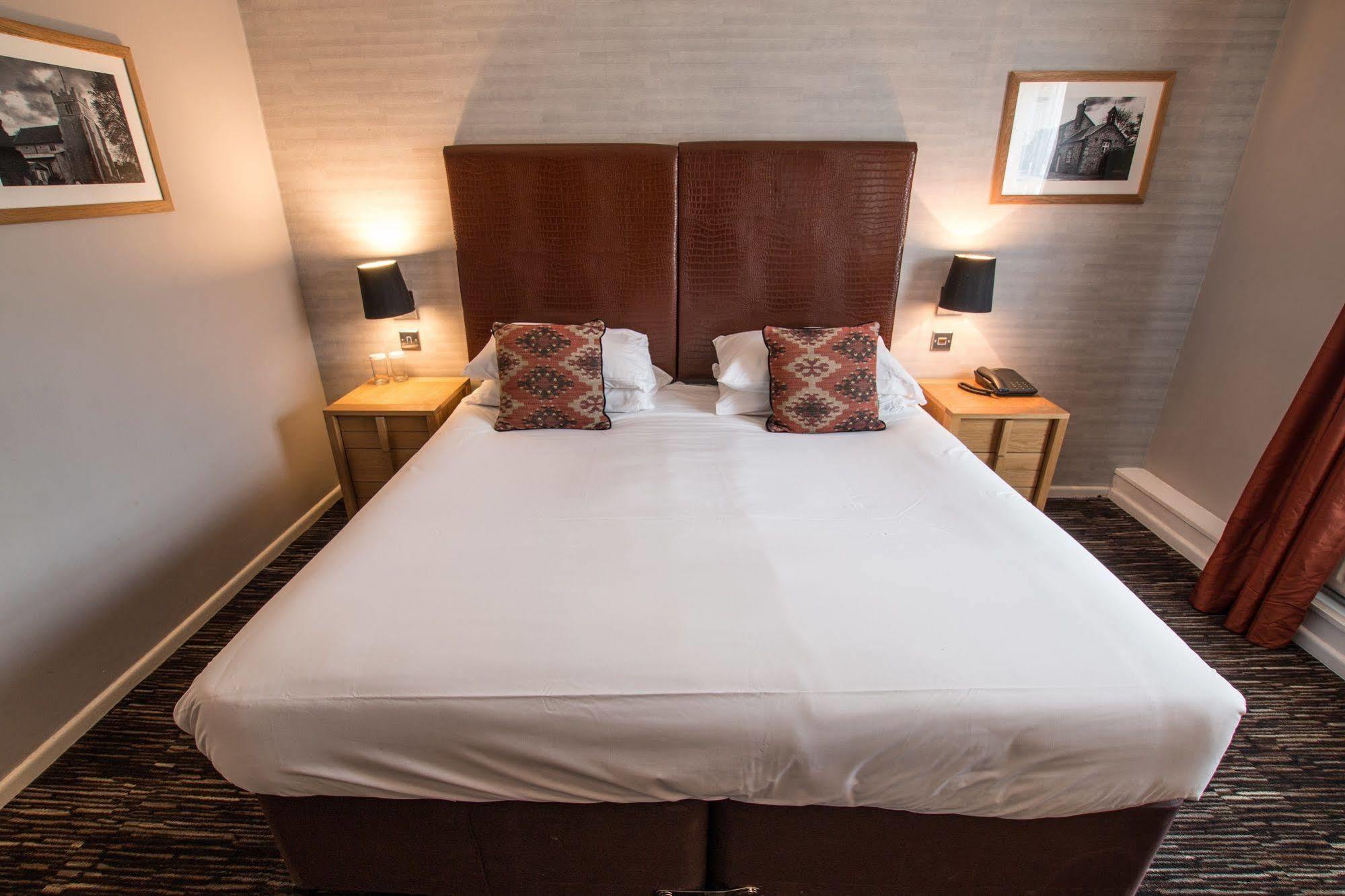 גרייט דנמאו The Saracens Head Hotel מראה חיצוני תמונה